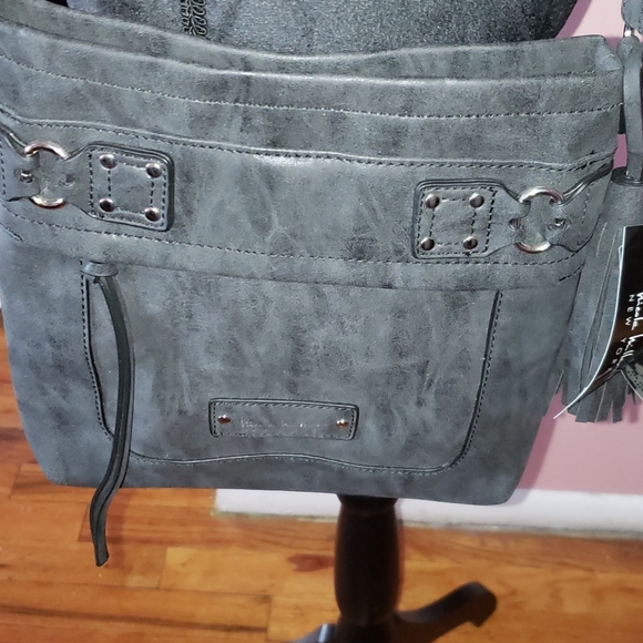 NICOLE MILLER 👜 - Picture 3 of 4